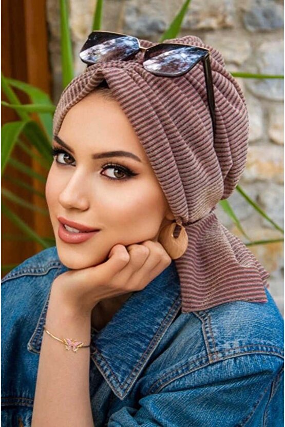 ÖZEL AHŞAP KUTUSUNDA OTANTİK DEFTER VE KALEM