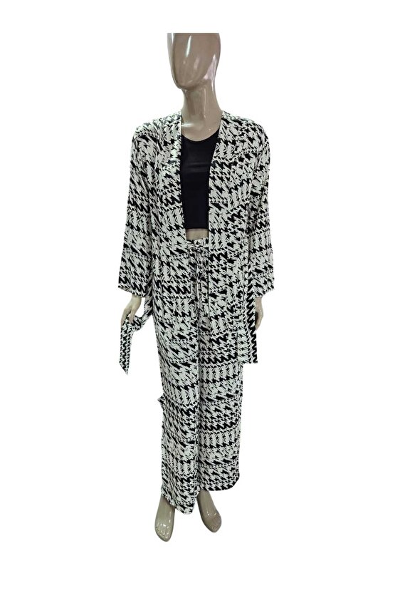 Kadın Siyah-Beyaz Çizgili Desenli Salaş Takım (Kimono Ceket + Bol Paça Pantolon)