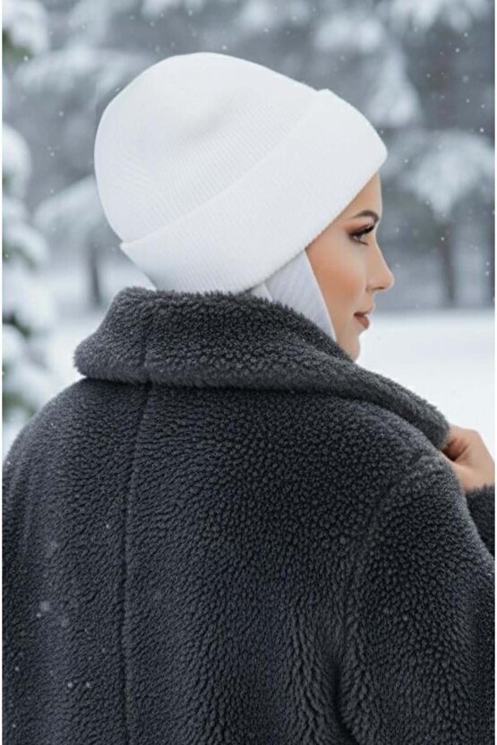 Kırık Beyaz Fitilli Armalı Maskeli Bere