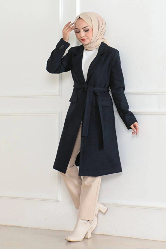 Kaşe Kaban – Uzun Boy Kruvaze Yaka, Kuşaklı Tesettür Kışlık Kaban, Astarlı Şık Yünlü Dokuma Oversize