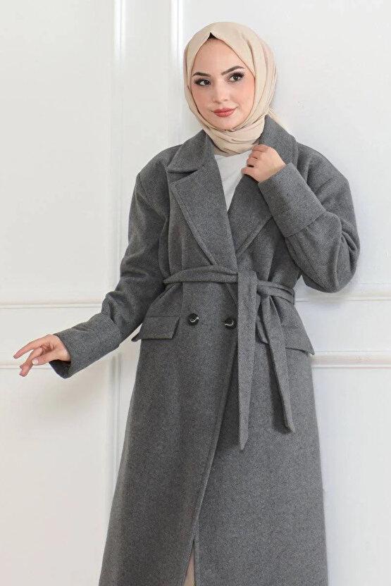 Kadın Kaşe Kaban – Uzun Boy Kruvaze Yaka Kuşaklı Tesettür Kaşe Kışlık Kaban, Astarlı Şık Yünlü Dokum