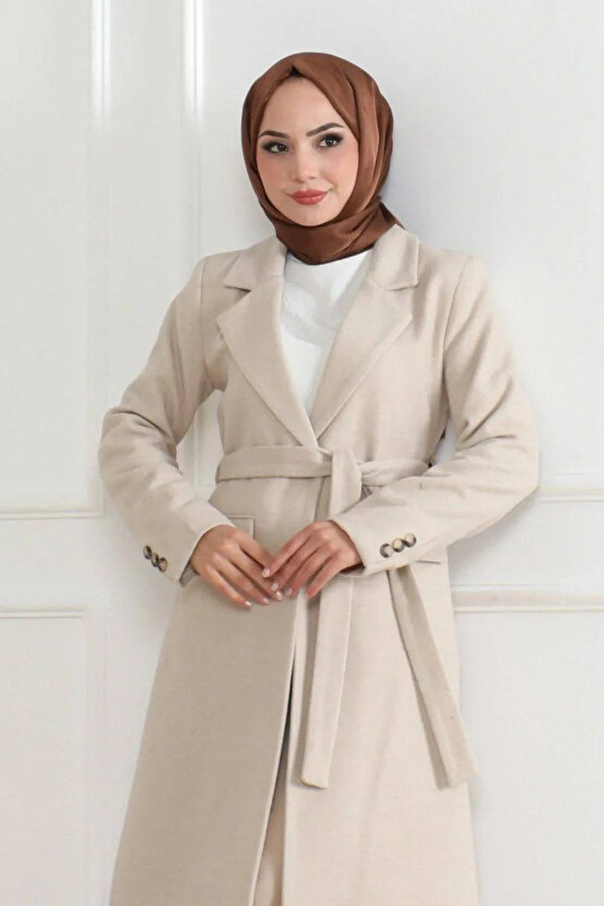 Kadın Kaşe Kaban – Uzun Boy Kruvaze Yaka, Kuşaklı Tesettür Kışlık Kaban, Astarlı Şık Yünlü Dokuma Ov