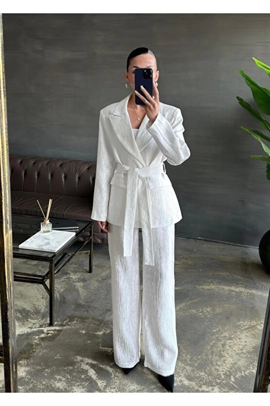 Ekru Beli Kuşaklı Ceket Ve Pantolon Parlak Takım