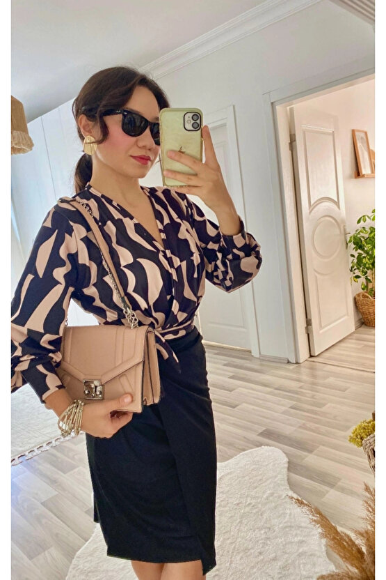 Kadın Uzun Kollu Kruvaze Yaka Dijital Baskılı Fiyonk Detay Atlas Kumaş Elbise