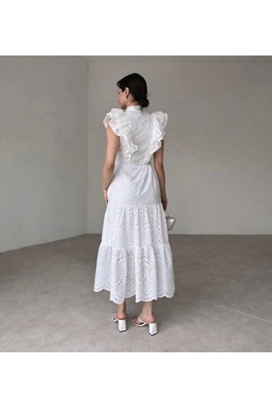 Beyaz Fırfırlı Düğmeli Elbise