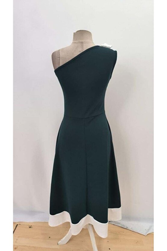 Kadın Tek Omuzu Açık Omuzlardan Kurdela Detaylı çift Renkli Ithal Krep Elbise