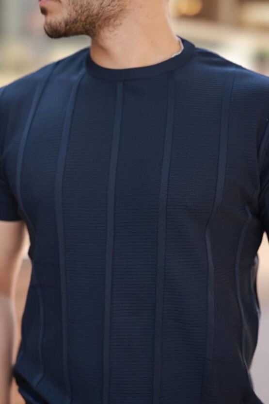 Kadın Desenli çizgi Kabartmalı Kısa Kollu Tişört