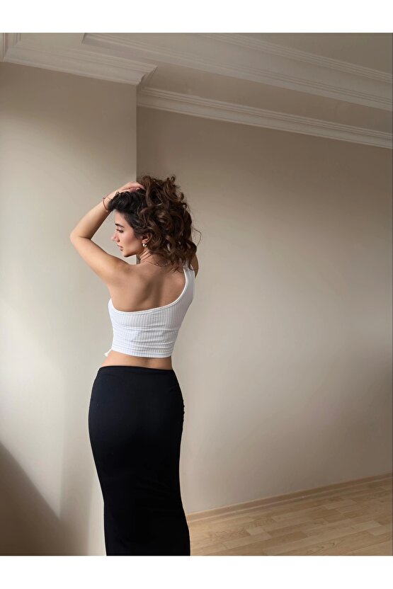 Beyaz Püskül Detay Bluz