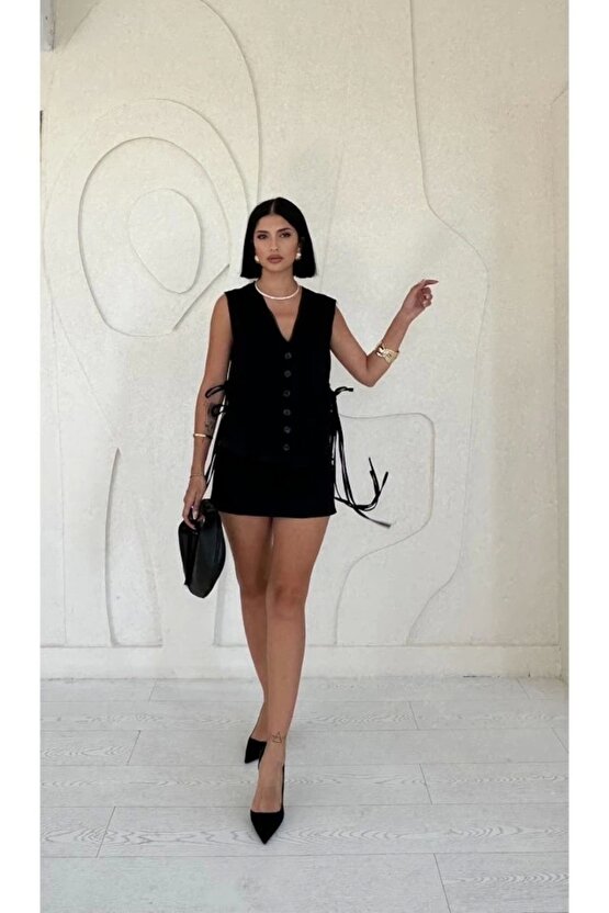 Siyah Yanları Bağcıklı Yelek