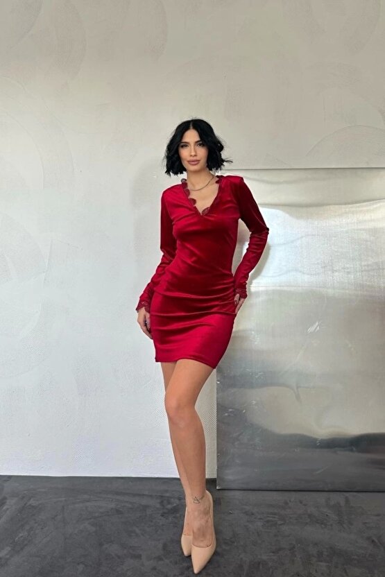 Kırmızı Yaka Ve Kol Dantelli ini Elbise