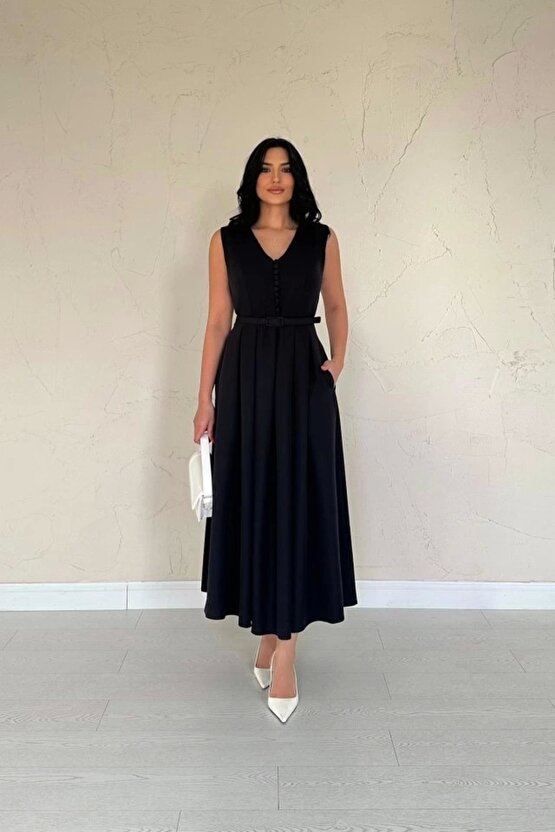 Siyah Önü Britli Pileli Elbise