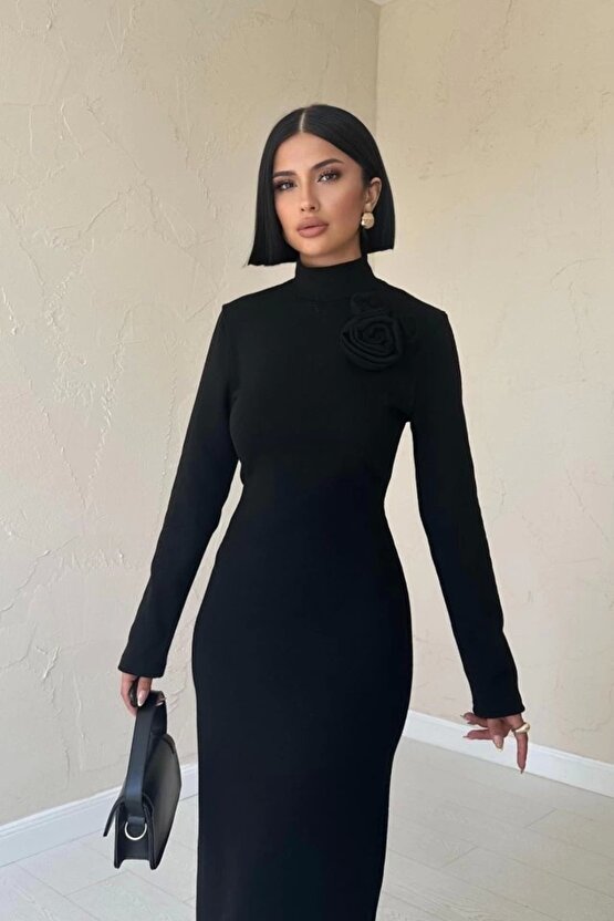 Siyah Omzu Güllü Düz Elbise