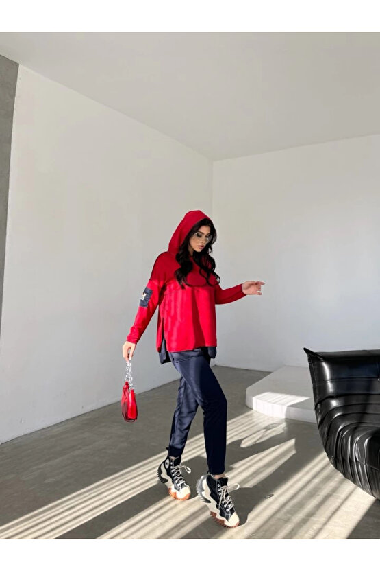 MDB Kadın Kırmızı Kapşonlu Etek Ucu Detay Arma Ters Dikiş Gorunumlu Ikili Takım
