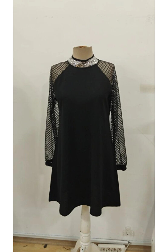 Kadın Uzun Kollu Yarı Balıkçı Yaka Pulpayetli Kolları Dantel Detaylı Mini Ithal Krep Elbise