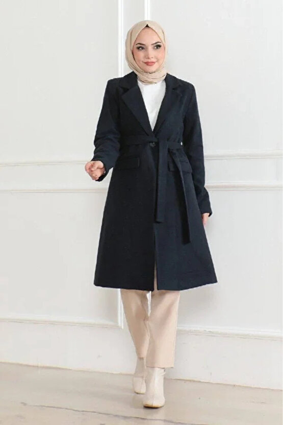 Kadın Kaşe Kaban – Uzun Boy Kruvaze Yaka, Kuşaklı Tesettür Kışlık Kaban, Astarlı Şık Yünlü Dokuma Ov