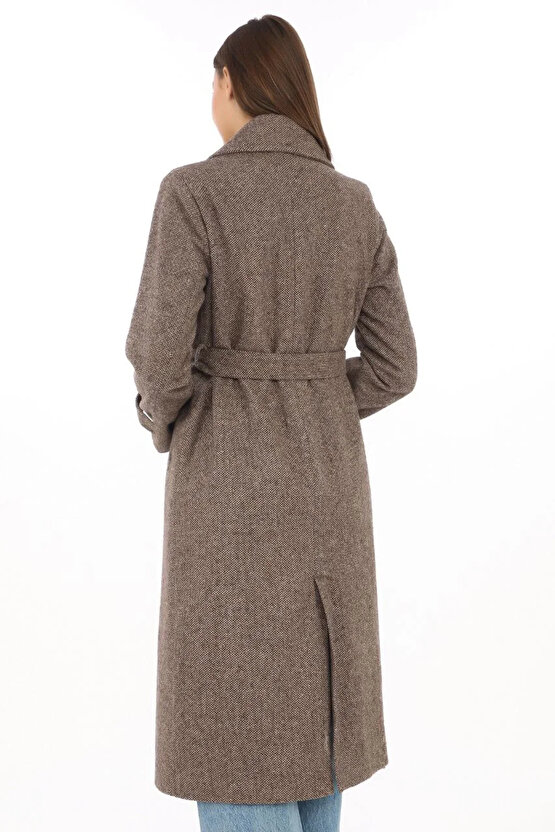 Kadın Balık Sırtı Yünlü Dokuma Kaşe Kaban – Kruvaze Yaka, Kuşaklı, Cepli, Astarlı Uzun Boy Tesettür