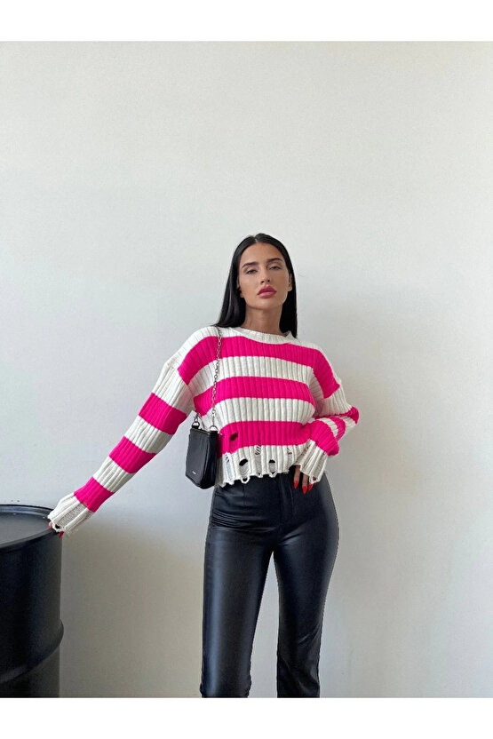 Pembe Çizgili Yırtık Detaylı Triko Kazak