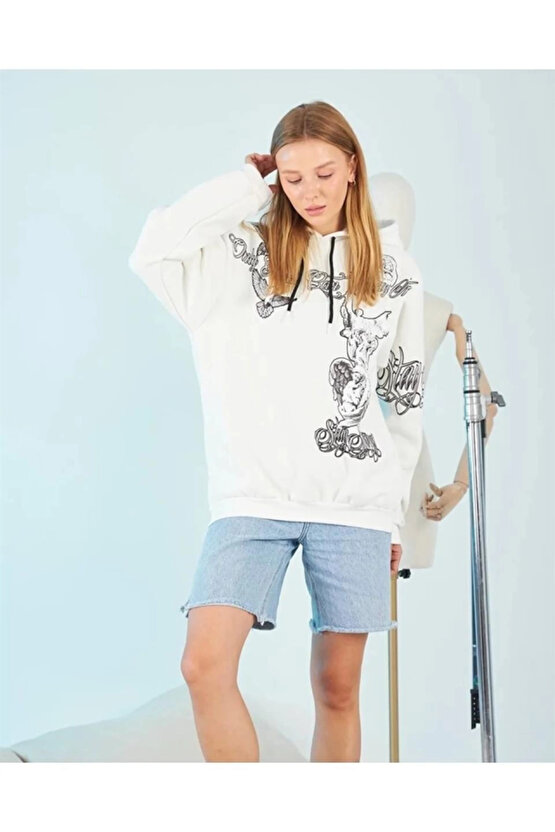 Kayran Clein Kapüşonlu Üç İplik Sweatshirt – Beyaz Strong Heykel Baskılı, Rahat Kalıp, Kanguru Cepli