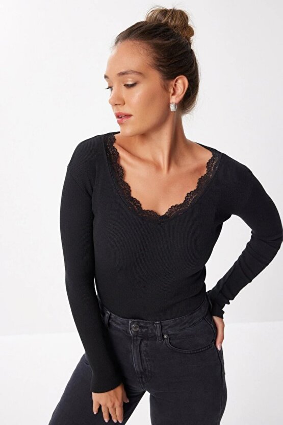 EQURİ Kadın Dantel Detay V Yaka Kaskorse Kumaş Bluz