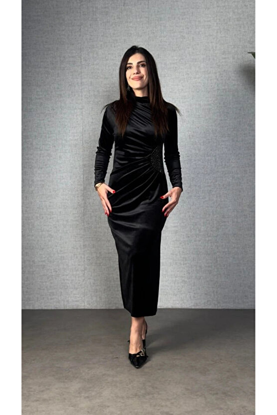 Kadın Balıkçı Yaka Büzgü Ve Taş Işleme Detay Maxi Boy Kadife Elbise