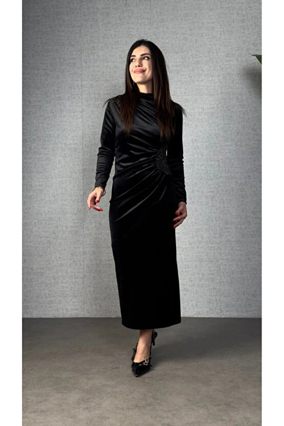 Kadın Balıkçı Yaka Büzgü Ve Taş Işleme Detay Maxi Boy Kadife Elbise