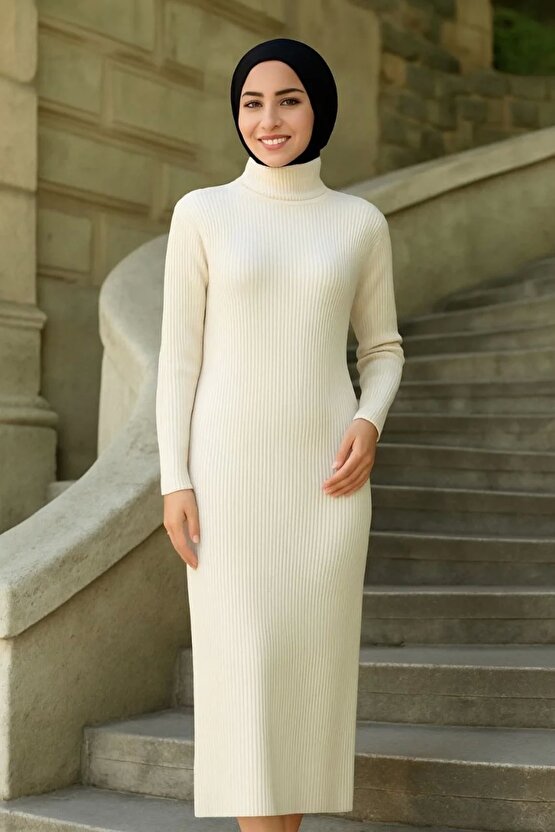 Kadın Boğazlı Uzun Fitilli Tesettüre Uygun Triko Dokuma Elbise - Beyaz