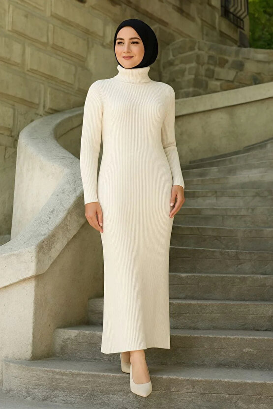 Kadın Boğazlı Uzun Fitilli Tesettüre Uygun Triko Dokuma Elbise - Beyaz