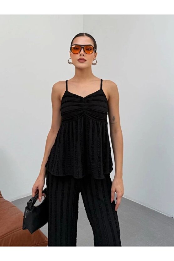 Kadın Siyah Dokulu Askılı Üst Ve Bol Paça Pantolon 2’li Takım