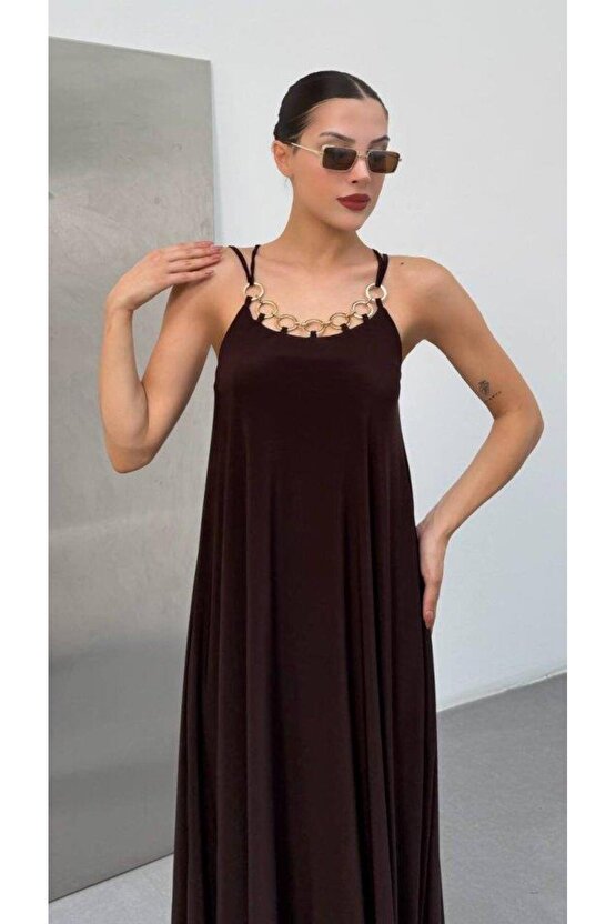 Kadın Omuz Askılı Kuş Gözü Zincir Detay Sandy Kumaş Maxi Boy Elbise