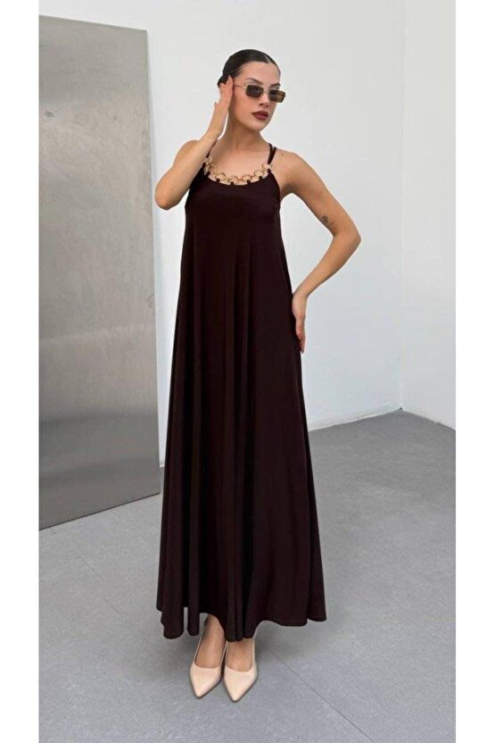 Kadın Omuz Askılı Kuş Gözü Zincir Detay Sandy Kumaş Maxi Boy Elbise
