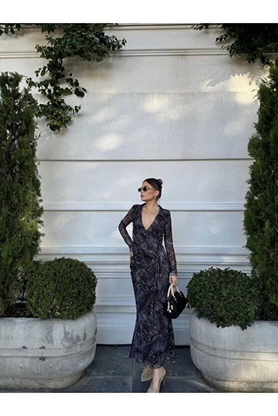 Kruvaze V yaka, fırfırlı ve bağcıklı Desenli Bluz ve Midi Etek Takım - Siyah