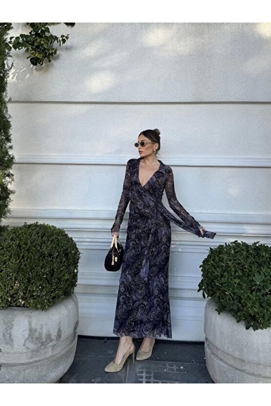 Kruvaze V yaka, fırfırlı ve bağcıklı Desenli Bluz ve Midi Etek Takım - Siyah