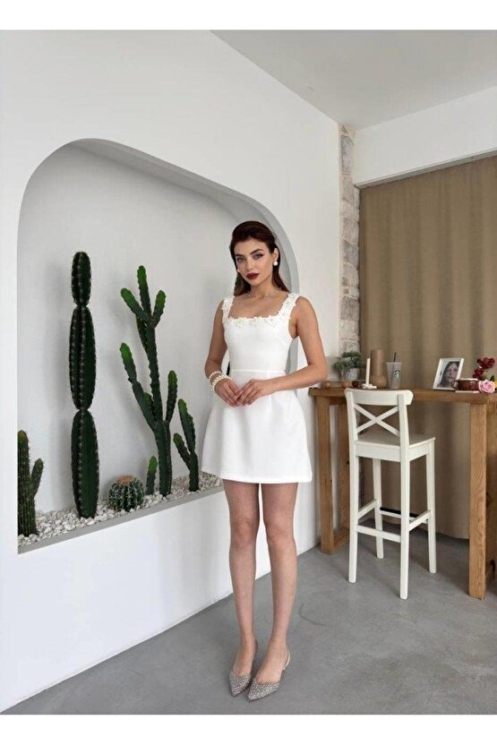 Alyosa Çiçek Detaylı Elbise