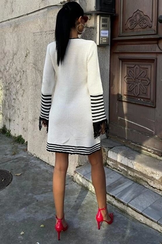 Triko Kolları Püsküllü Düğmeli Elbise 2849