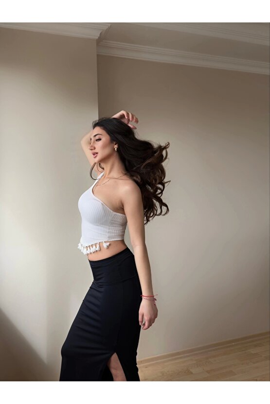 Beyaz Püskül Detay Bluz