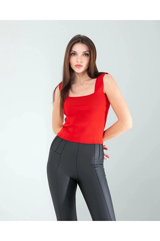 Kırmızı Kare Yaka Kalın Askı Triko Crop Bluz