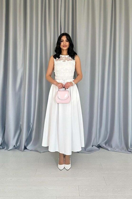 Beyaz Önü Dantel Detaylı Kemerli Elbise