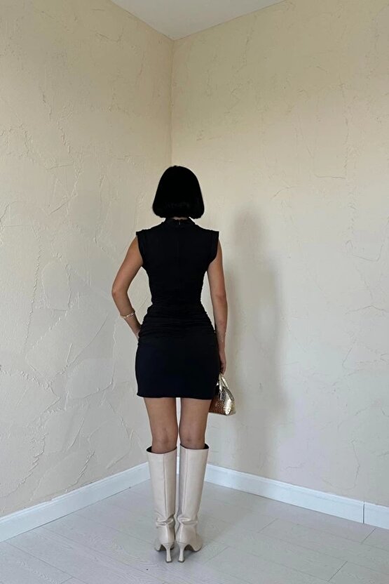 Siyah Büzgülü Kolsuz Elbise