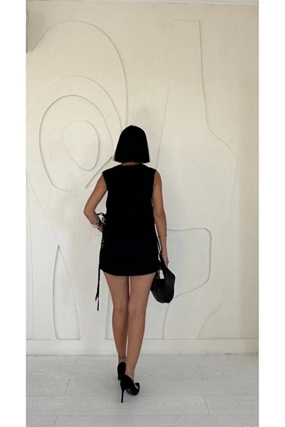 Siyah Yanları Bağcıklı Yelek