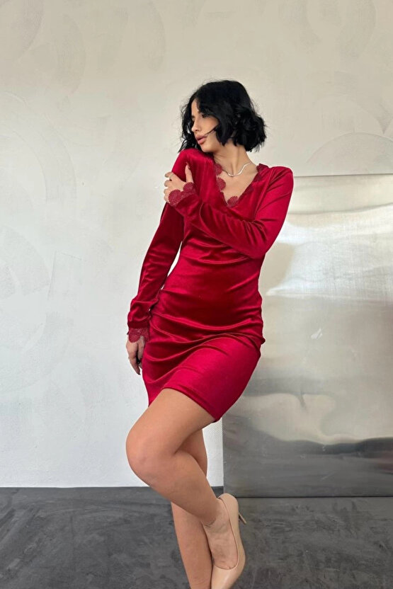 Kırmızı Yaka Ve Kol Dantelli Mini Elbise