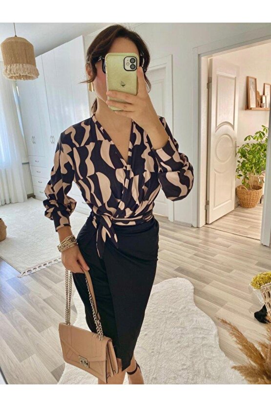 Kadın Uzun Kollu Kruvaze Yaka Dijital Baskılı Fiyonk Detay Dalgıç Kumaş Elbise