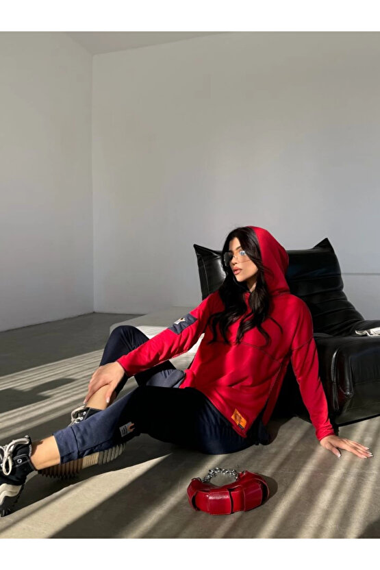 MDB Kadın Kırmızı Kapşonlu Etek Ucu Detay Arma Ters Dikiş Gorunumlu Ikili Takım