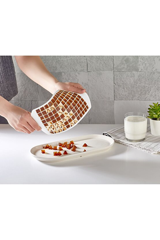 Mini Piramit Şekilli Silikon Buz Kalıbı 96 Göz