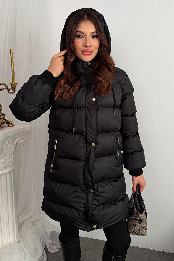 Kadın Siyah Uzun Kapüşonlu Şişme Mont – Oversize Kışlık Gold Düğmeli