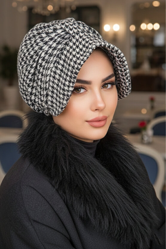 Siyah Kazayağı Kaşe Şapkalı Bone