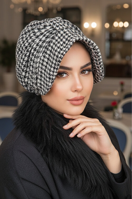 Siyah Kazayağı Kaşe Şapkalı Bone