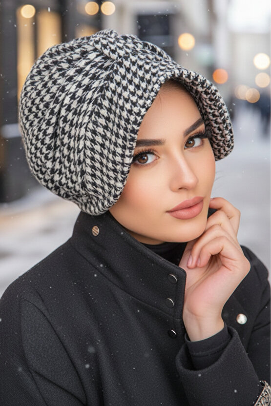 Siyah Kazayağı Kaşe Şapkalı Bone