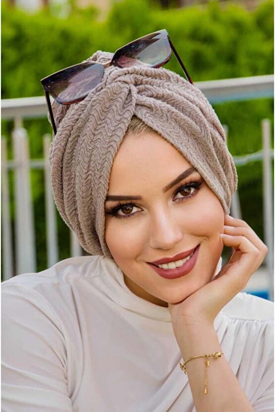 Taş Rengi Burgu Düğüm Bone