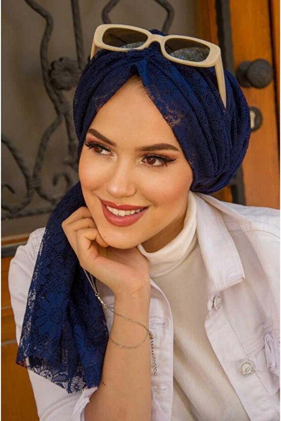 Lacivert Çiçek Dantel Tokalı Bone