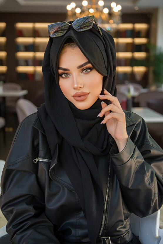 Siyah Şapkalı Şal